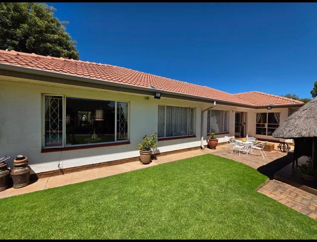 3 BEDROOM HOUSE FOR SALE IN VANDERBIJLPARK SE 2